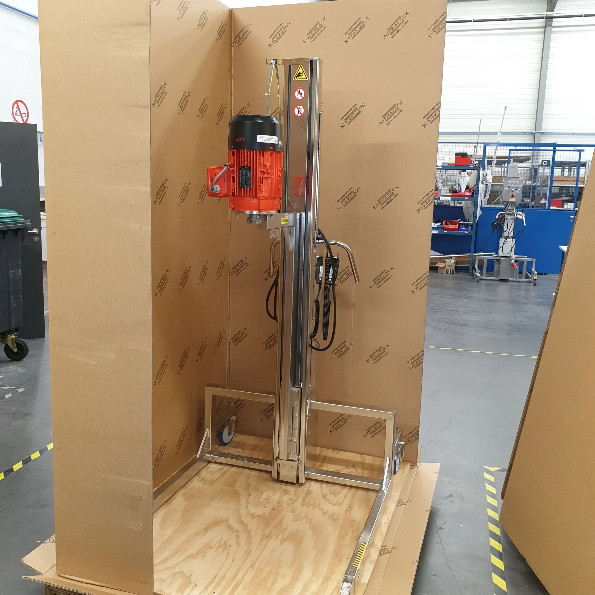 Caisse sur mesure pour machine industrielle